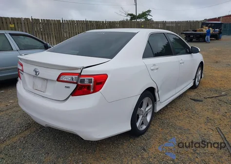 2013 Toyota Camry Se z USA, uszkodzony, nr VIN 4T1BF1FK4DU705657